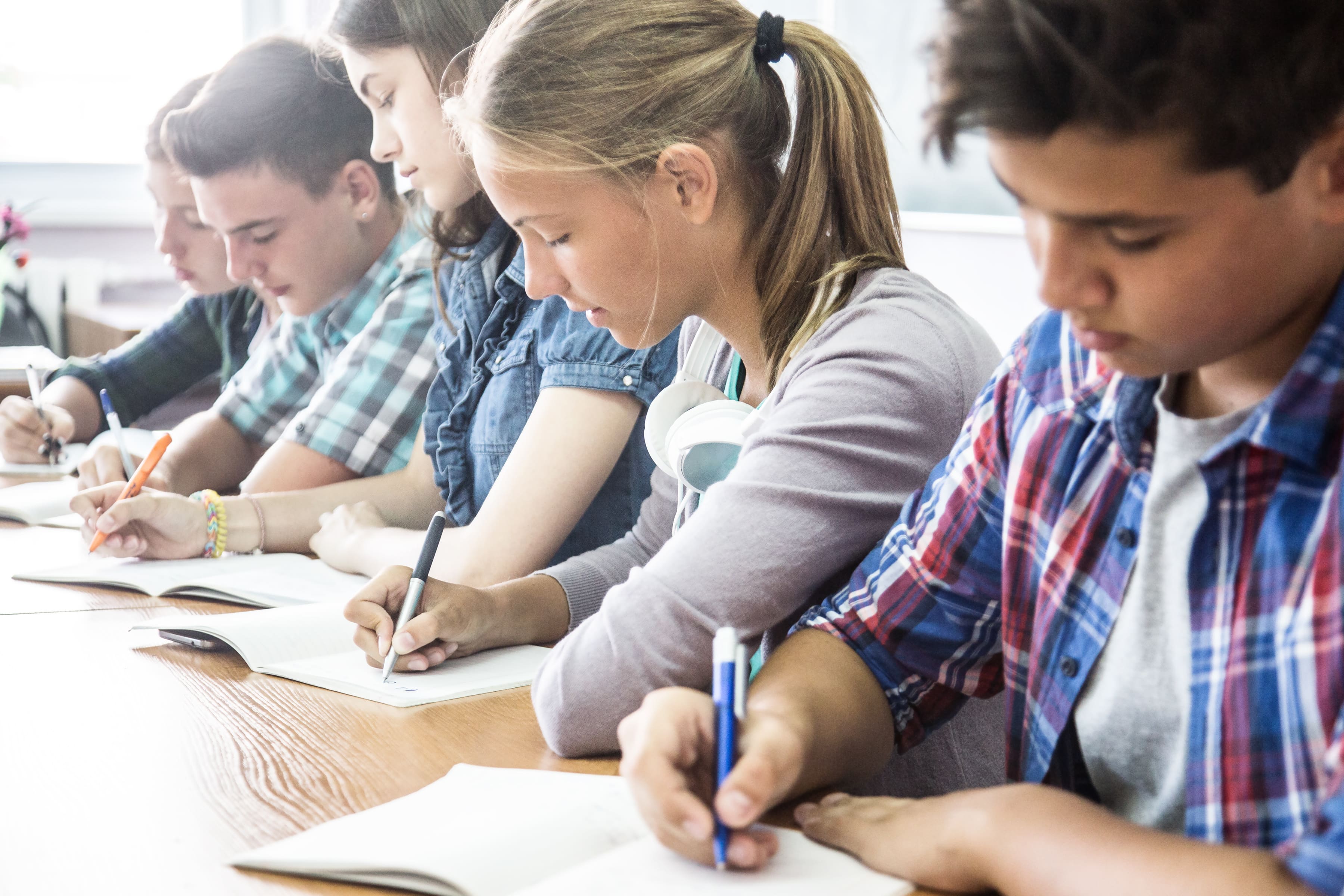 Desenvolver a capacidade de raciocínio lógico através da contextualização: é assim que o material didático do ensino fundamental - anos finais do Dom Bosco trabalha as diversas áreas do conhecimento. Conheça mais sobre ele a seguir!