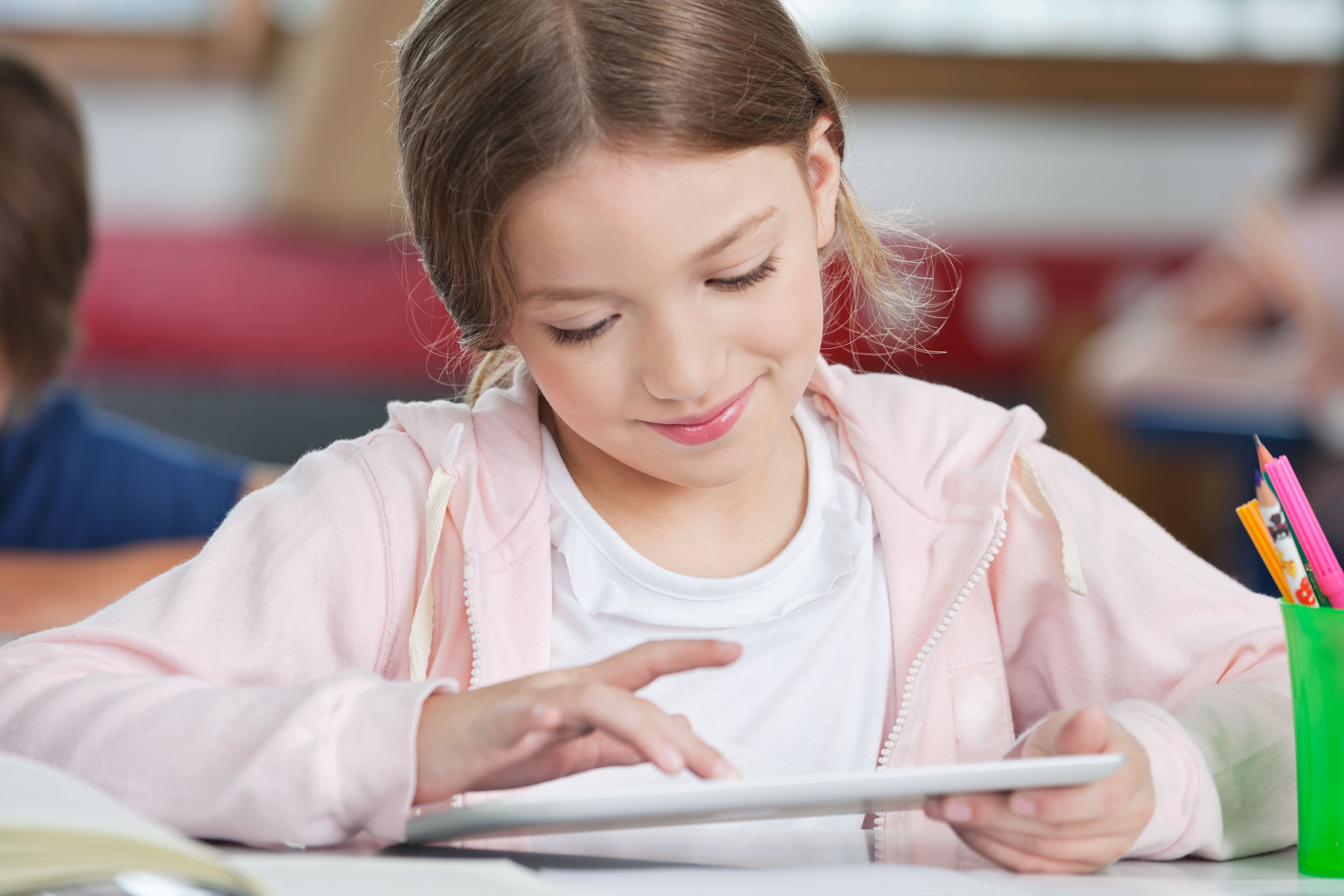 Já pensou em ter uma biblioteca digital interativa na sua instituição de ensino? Se quer saber mais, acompanhe o texto e conheça a BiBot!